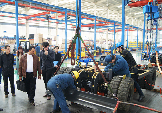 乐虎88国际集团20台挖掘机顺利出口中东地区