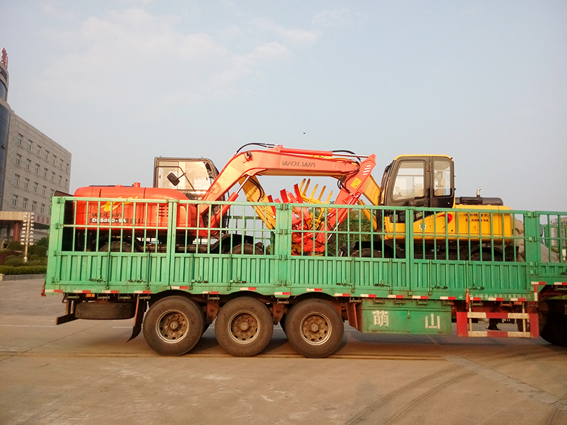 乐虎88国际集团2台挖掘机装车即将出口委内瑞拉 乐虎88国际集团2台挖掘机装车即将出口委内瑞拉