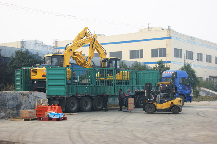 乐虎88国际集团7台DLS系列挖掘机顺利出口古巴共和国