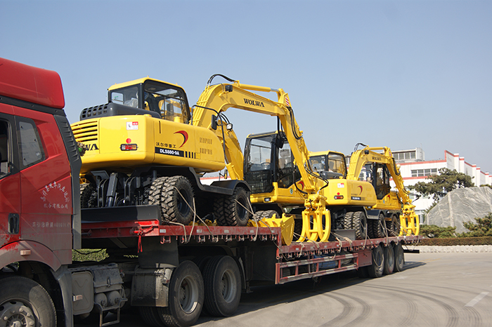 乐虎88国际集团4台DLS系列轮式蔗木装卸机再次出口古巴