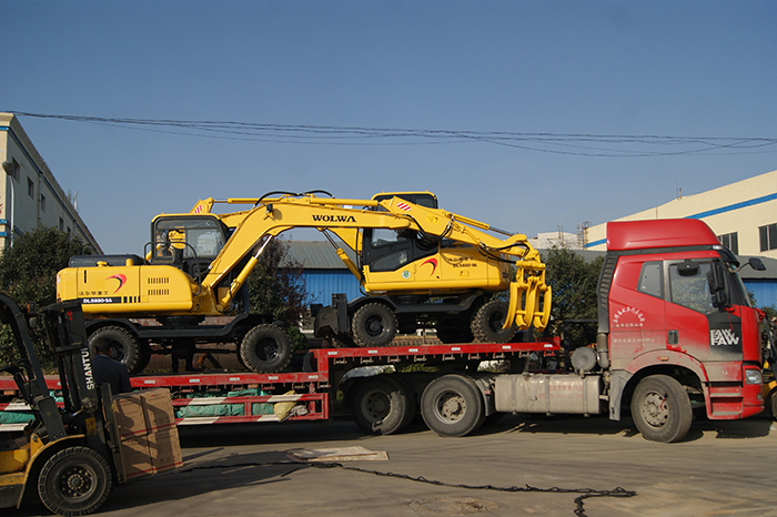 乐虎88国际集团4台DLS系列轮式蔗木装卸机再次出口古巴