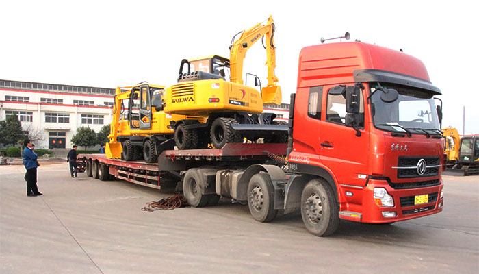 轮式挖掘机 轮式挖掘机