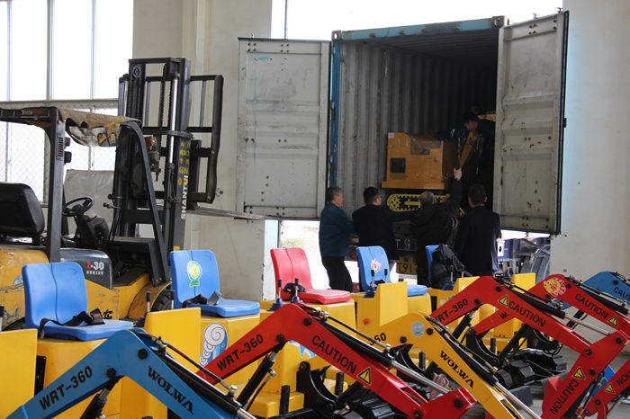 热烈祝贺乐虎88国际集团首批200台儿童挖掘机顺利出口欧洲 热烈祝贺乐虎88国际集团首批200台儿童挖掘机顺利出口欧洲