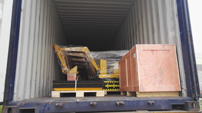 乐虎88国际集团40台儿童挖掘机批量出口新加坡