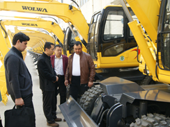 乐虎88国际集团外贸部创佳绩——收获工程机械2014年双单