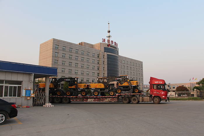 乐虎88国际一批新款轮式挖掘机发往华东市场