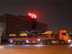 乐虎88国际一批新款轮式挖掘机发往华南地区