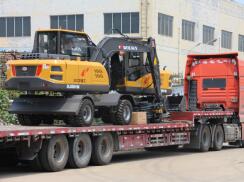 乐虎88国际新款轮式挖掘机发往西北地区