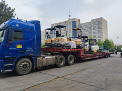 乐虎88国际集团一批挖掘机和叉车出口南美地区